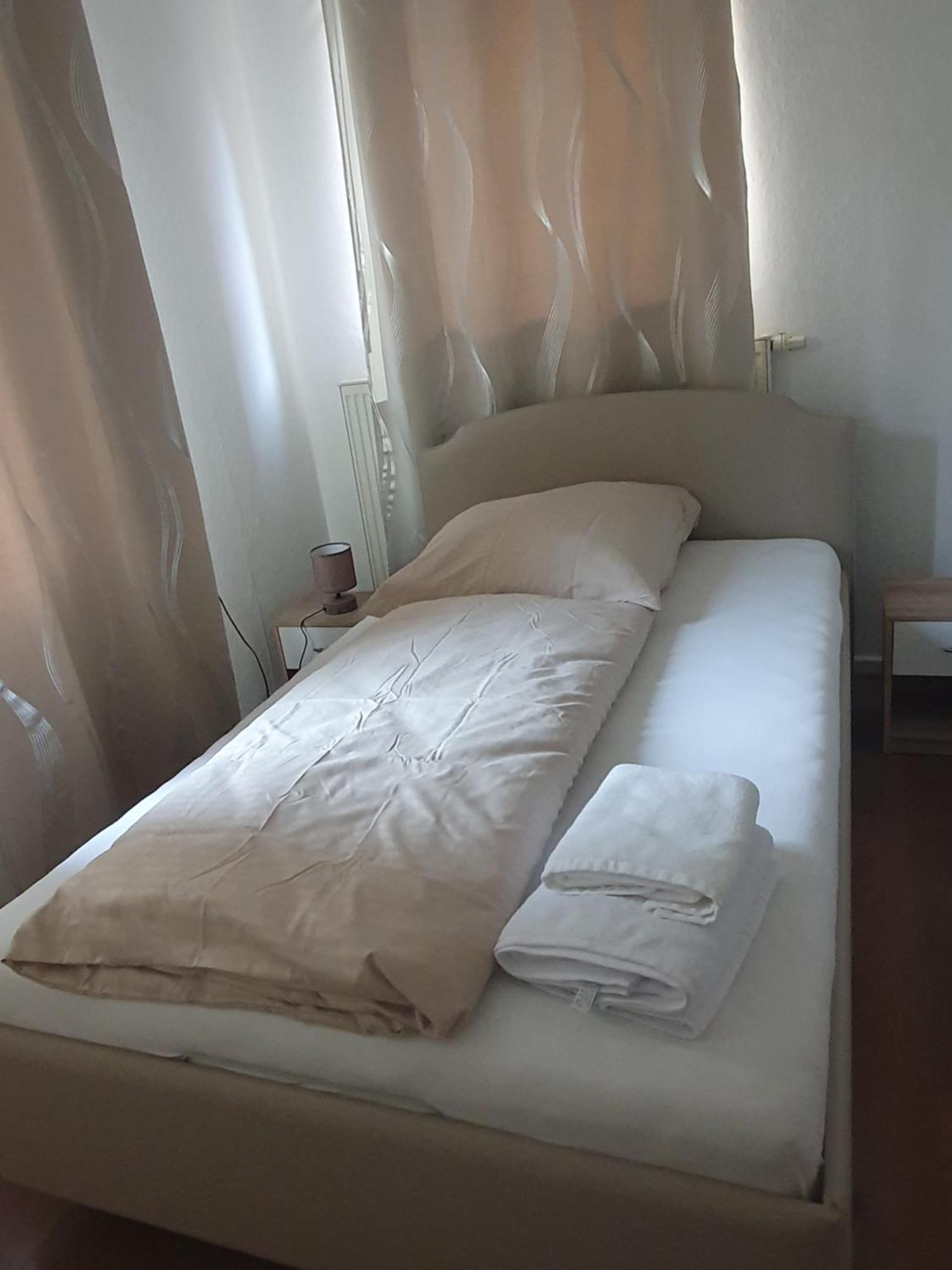 Privatzimmer An Der Uniklinik Mainz - Nur Fuer Weibliche Gaeste Apartment ภายนอก รูปภาพ
